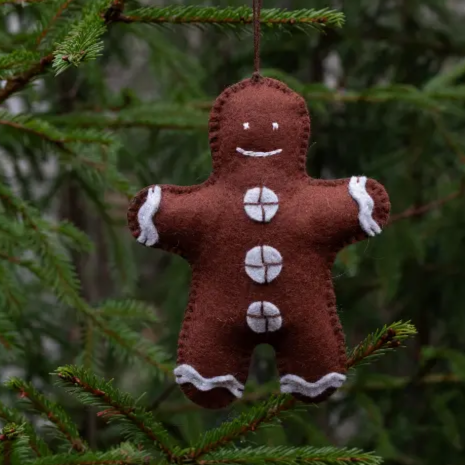 Gingerbread Man felt Christmas ornament sewing kit — DIY holiday craft